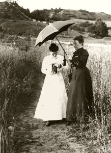 William James Topley, Two unidentified women, one of whom is holding a Folding Pocket Kodak No. 1 camera, ca. 1899-1905 (Source: William James Topley / Library and Archives Canada / PA-012938)